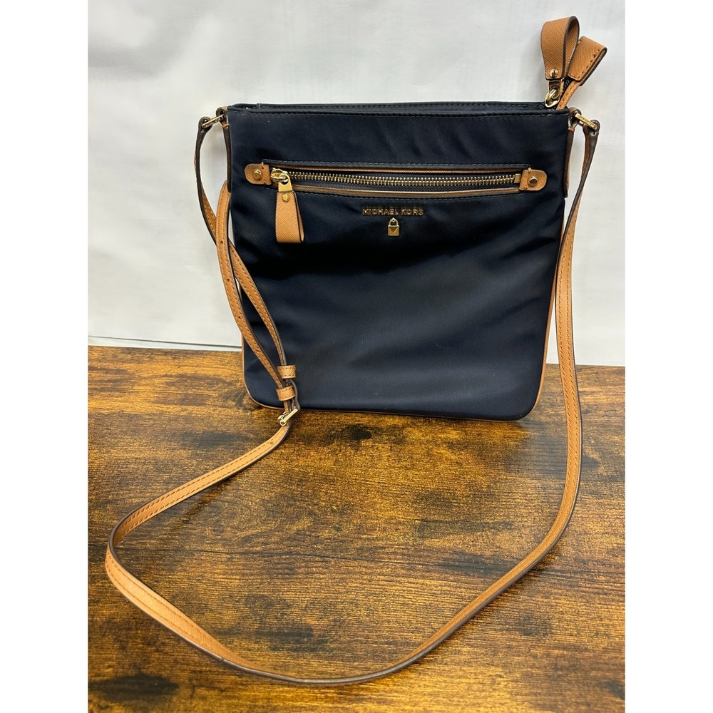 Michael Kors Kelsey Navy Nylon Crossbody Bag Gold Tone Hardware Adjustable Strap - Picture 3 of 15